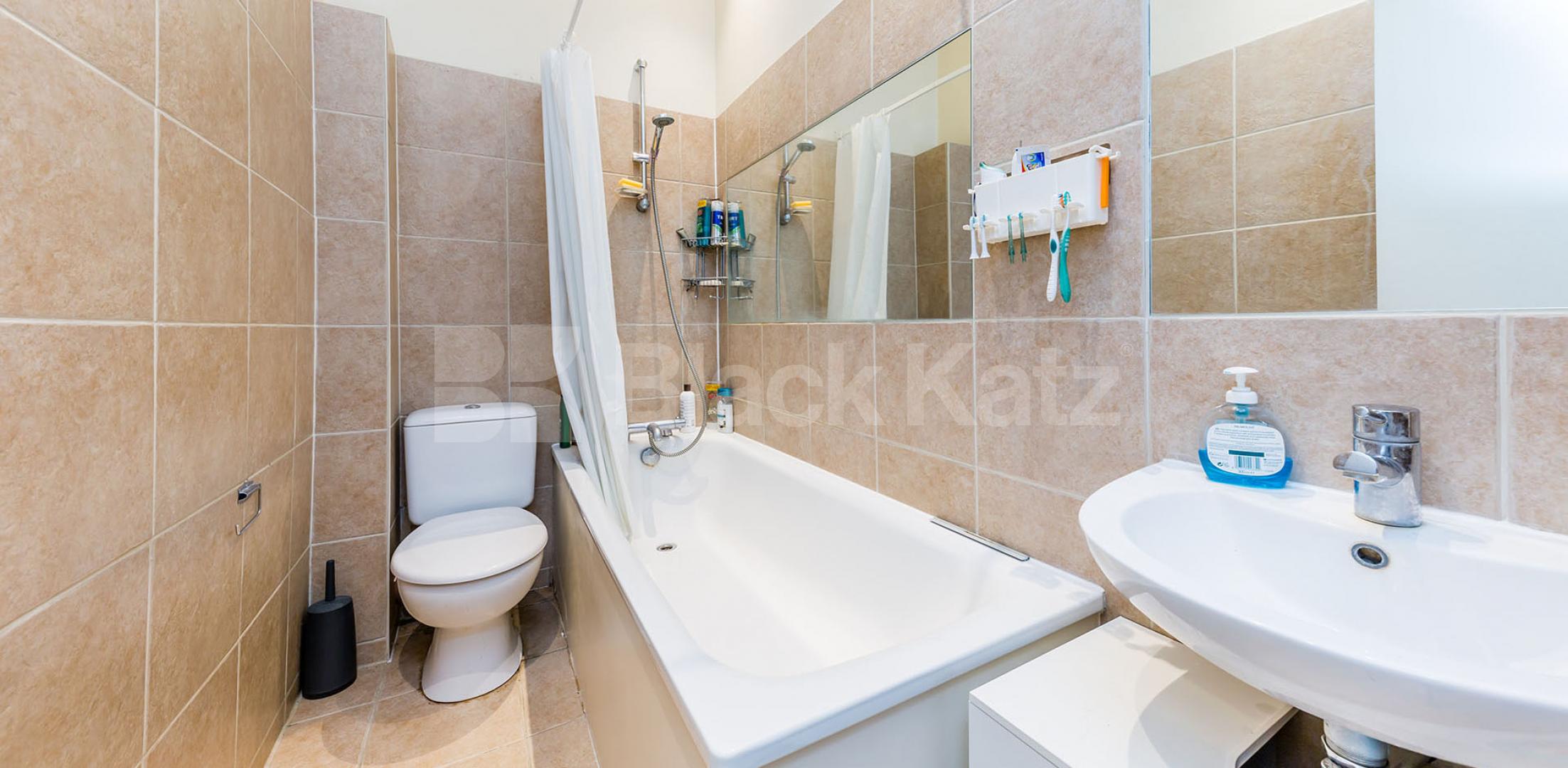 Spacious six bedroom property with two bathrooms Camden Street, Camden